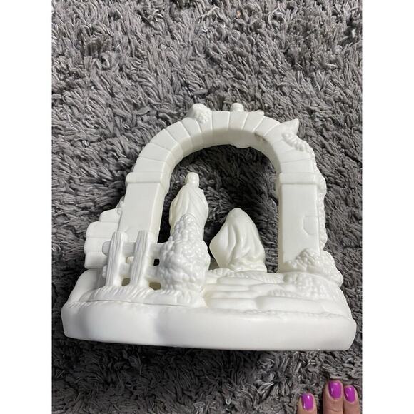 White Porcelain Bisque Musical Christmas Nativity Scene Decor - Picture 10 of 11